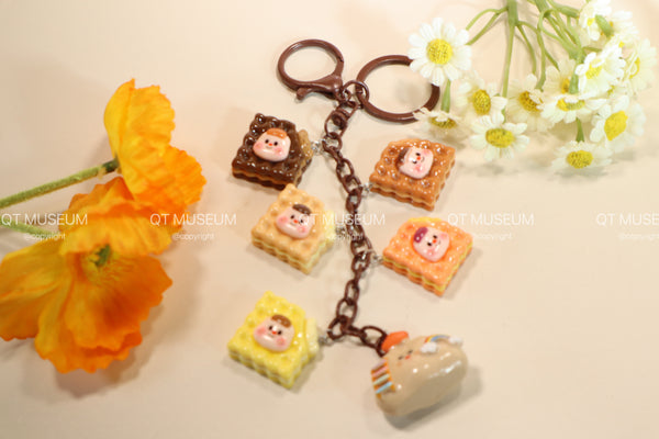 QT MUSEUM Keychain 002