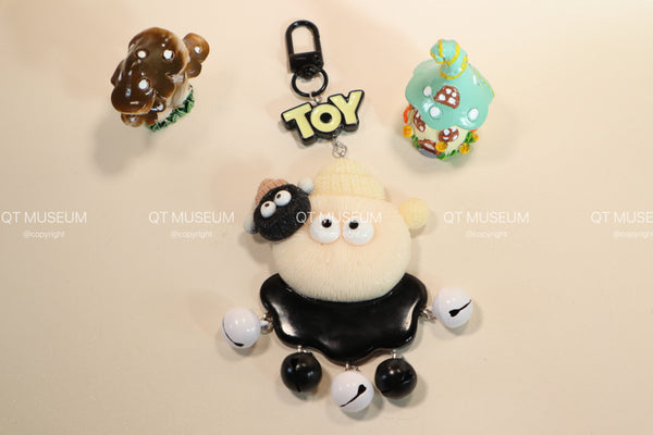 QT MUSEUM Keychain 003